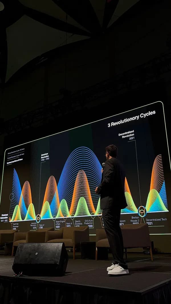 Felipe Esparragó speaking at Blockchain Jungle on the Liana Stage